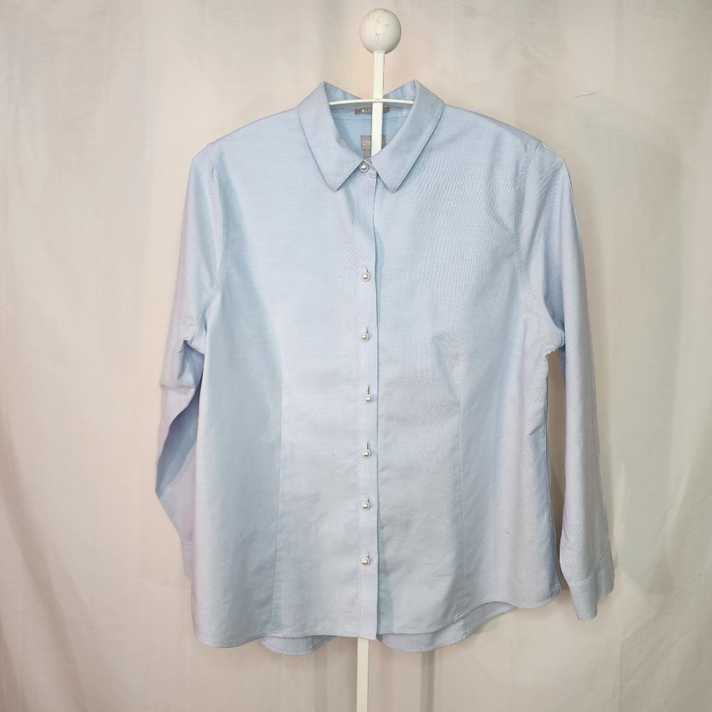 Chico's Baby Blue Womens No Iron Shirt Size 2 (Large) Long Sleeves Pearl Buttons